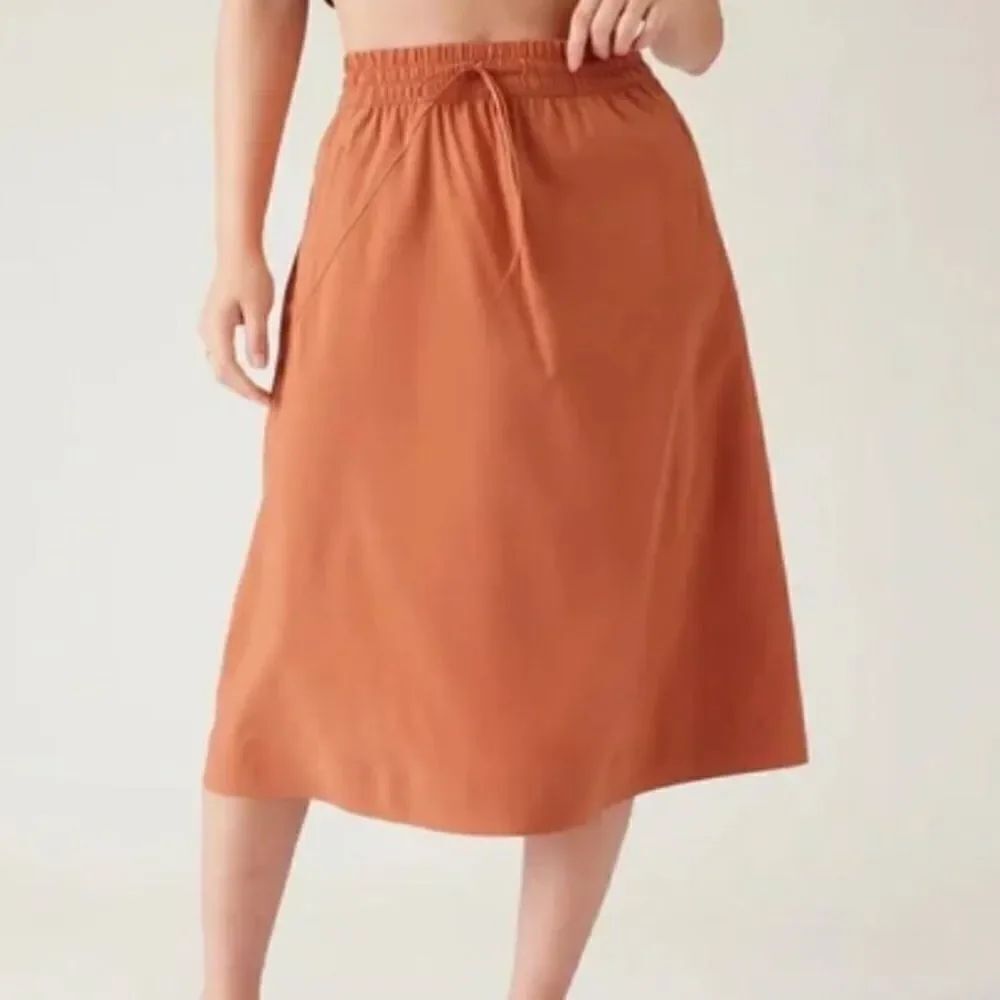 Athleta ARRIVAL Jupe Orange Packable Travel  Athleisure Performance Wear Skirt
